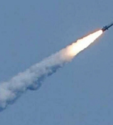 П’ять жертв: момент потрапляння ракети у багатоповерхівку у Миколаєві потрапив на відео
