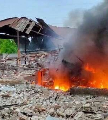 Утренние обстрелы Днепропетровщины: разрушения и сожженный склад зерна