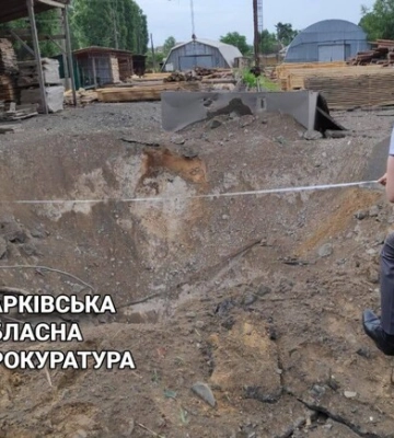 Росіяни вночі вдарили ракетою по підприємству у Харкові: залишилась воронка глибиною 12 метрів 