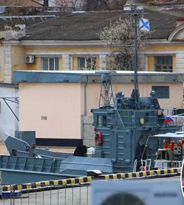 Під Маріуполем на міні підірвався російський десантний катер – Гончаренко