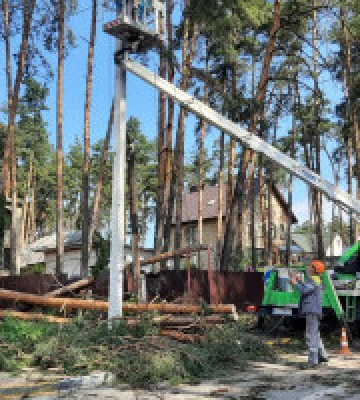 На Київщині повернули світло до майже 100 тисяч будинків, знеструмлених через негоду