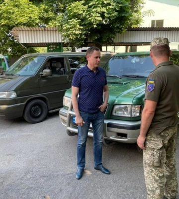 Никополь передает на фронт автомобили и сухой борщ