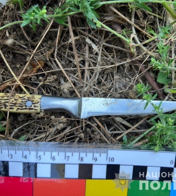 Пограбування на зупинці громадського транспорту: поліціянти Кривого Рогу затримали раніше судимого чоловіка