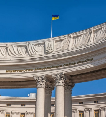 Ни одно иностранное посольство в Украине не сообщало о своих намерениях покинуть страну – МИД (Видео)