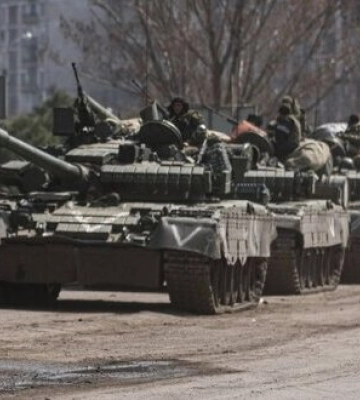 Окупанти виводять військову техніку з Маріуполя в бік лінії фронту, до Бердянська