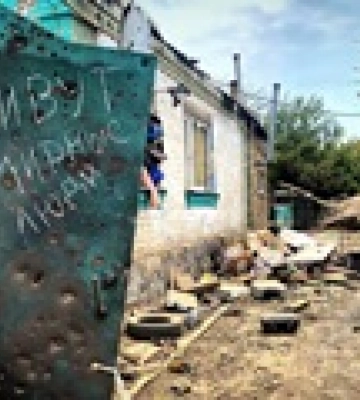 Оккупанты в Лисичанске уничтожают дом за домом - Гайдай
