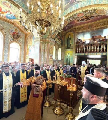 Громада, яка перейшла з Московської церкви, зустрілась з митрополитом Епіфанієм 
