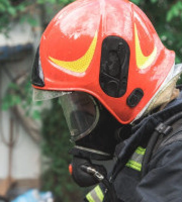 Ворожий обстріл у Шевченківському районі Києва: під завалами є люди