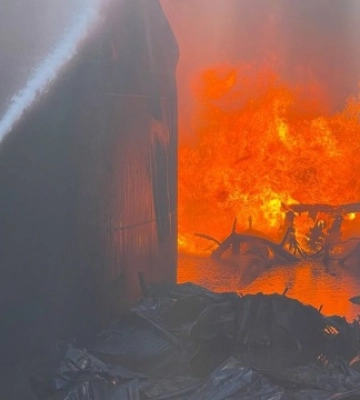 У Миколаєві масштабна пожежа – горить підприємство