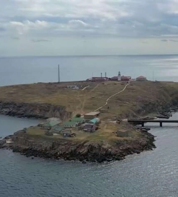 Росіяни після &quot;жесту доброї волі&quot; обстріляли Зміїний фосфорними бомбами – Залужний
