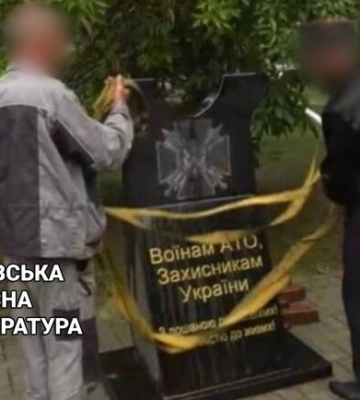 У Шевченково назначений росіянами &quot;голова&quot; зруйнував пам&#039;ятник воїнам АТО