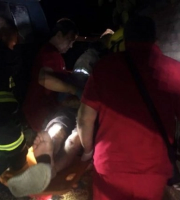 В Никополе произошло ДТП-автомобиль врезался в дерево