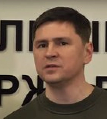 Подоляк назвал утренние взрывы на складе боеприпасов под Джанкоем в Крыму «демилитаризацией в действии»