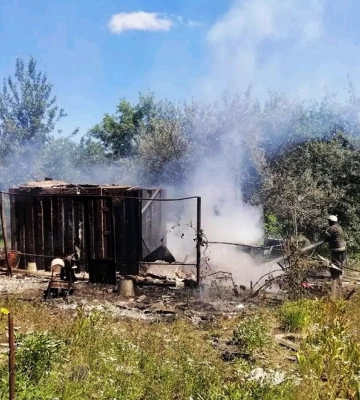 Ранкові «подаруночки» з російського боку спричинили дві пожежі у Чугуївському районі Харківщини 