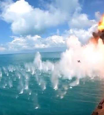 Російські військові намагалися знищити свою техніку та озброєння на острові Зміїний