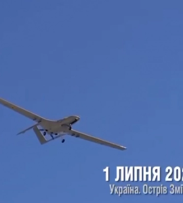 Видео ударов Bayraktar по острову Змеиному опубликовал Залужный