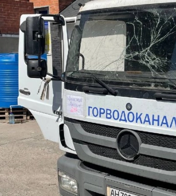 Окупанти спробували включити воду в Маріуполі, не перекладаючи труби, тому текло не з кранів, а по вулиці, - Андрющенко