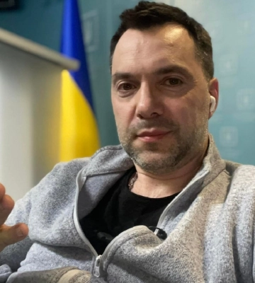 Не взяли под контроль: Арестович опроверг заявления о захвате Лисичанска