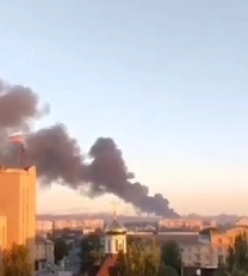Вибухи продовжуються: відео &quot;прильотів&quot; та нові деталі удару по базі рашистів у Мелітополі