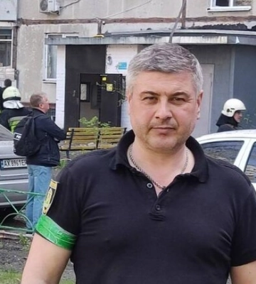 На Салтівці поліцейський врятував родину після російського обстрілу (відео)
