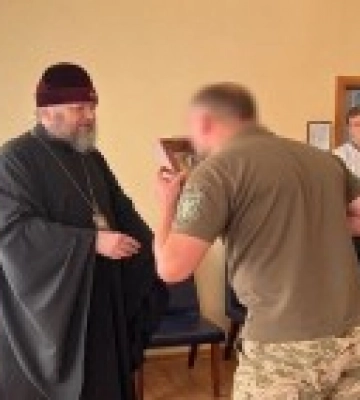 Сумской митрополит УПЦ передал гуманитарную помощь украинским военнослужащим Сумской митрополит УПЦ передал гуманитарную помощь украинским военнослужащим