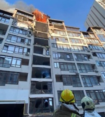 Ракетный удар по Киеву: появились фото и видео разрушенного дома