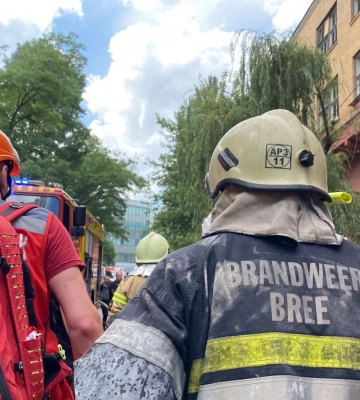 Спасатели извлекли из-под завалов в Шевченковском районе Киева пострадавшую женщину, - ГСЧС. ВИДЕО+ФОТО