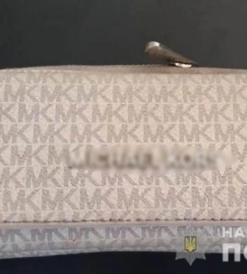 В Одессе прямо посреди улицы обокрали женщину