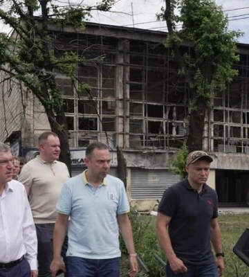 Президент МОК приехал в Киев и побывал в обстрелянном РФ спорткомплексе &quot;Авангард&quot;