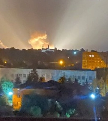 На Донбассе в глубоком тылу взорван огромный склад оружия врага: фото и видео