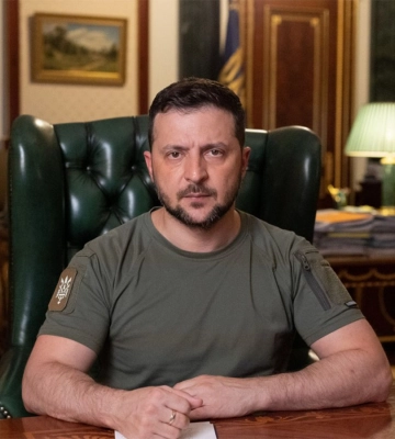 Стены отстроим, землю отвоюем, а людей надо беречь больше всего: Зеленский об отходе ВСУ из Лисичанска