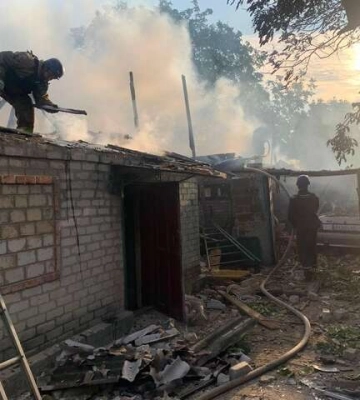 Окупанти обстріляли Миколаївщину: пошкоджені будинки, пожежі на полях