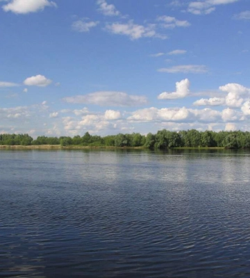 В Днепре из реки вытащили мертвого мужчину с гранатой: фото
