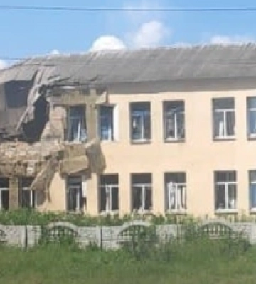 На Сумщині окупанти ракетним ударом з вертольота зруйнували школу: фото