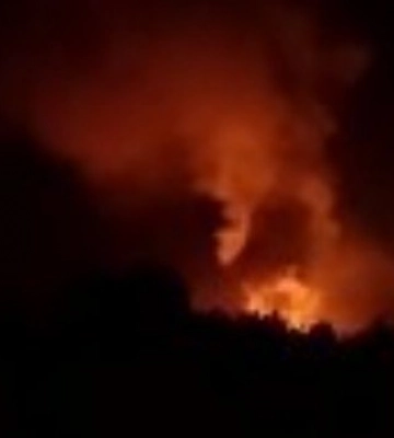У Кадіївці горів ворожий склад