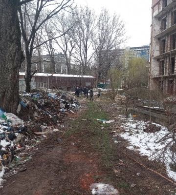 Зробила сміттєзвалище біля санаторію у Трускавці: судитимуть директорку