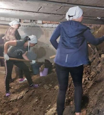 На Черкащині освітяни самотужки копають укриття під навчальними закладами