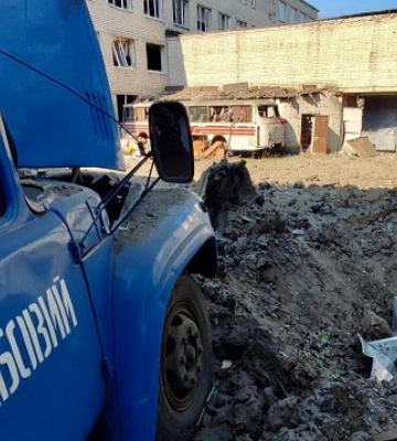 Ракеты оставили воронку: в Харькове враг нанес удар по учебному заведению
