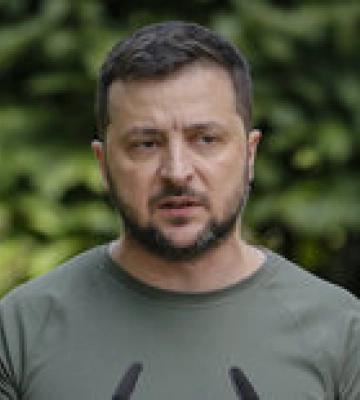 Зеленский о флаге на Змеином: Нам суждено победить дракона, от которого дрожало полмира