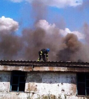 Ворог знову обстріляв Криворізький район: горять склади