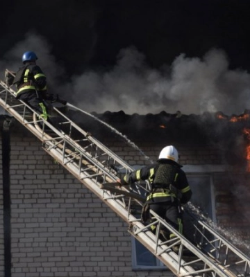 Внаслідок російських обстрілів у Миколаєві зайнялись дві пожежі, - ДСНС