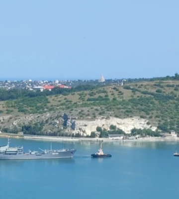 На базу до окупованого Севастополя повернулися обидві плавучі майстерні Чорноморського флоту Росії