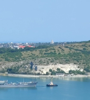 До Севастополя повернулися обидві плавучі майстерні Чорноморського флоту Росії
