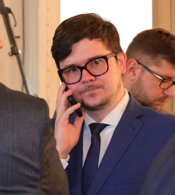 Голова Харківської облради пропонує відсторонити від роботи заступника, у якого може бути громадянство РФ