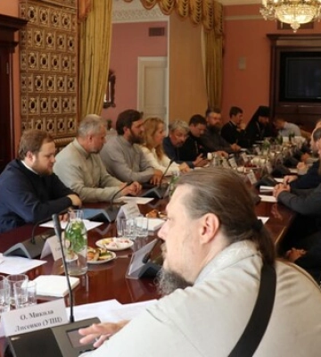 У Києві відбулася зустріч духовенства ПЦУ та УПЦ МП