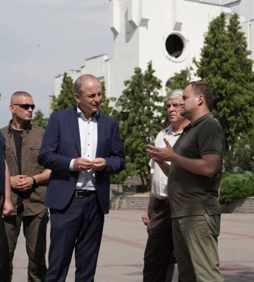 Премьер-министр Ирландии побывал в Бородянке, Буче и Ирпене