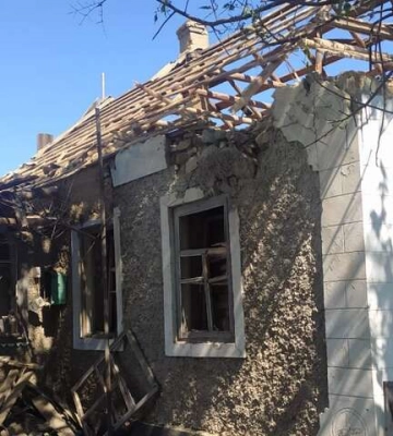 Окупанти обстріляли приватні будинки на Херсонщині: є загиблі 