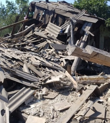 Рашисти вдарили ракетами по Торецьку: є поранені (фото, відео)