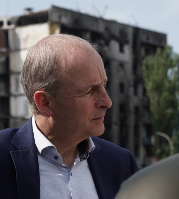 Премьер Ирландии посетил уничтоженные оккупантами города под Киевом