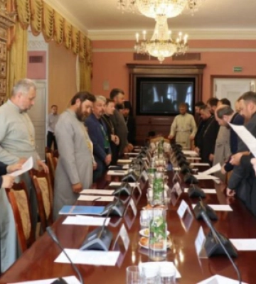 Представники УПЦ та ПЦУ провели &quot;історичну зустріч&quot; на території Софії Київської